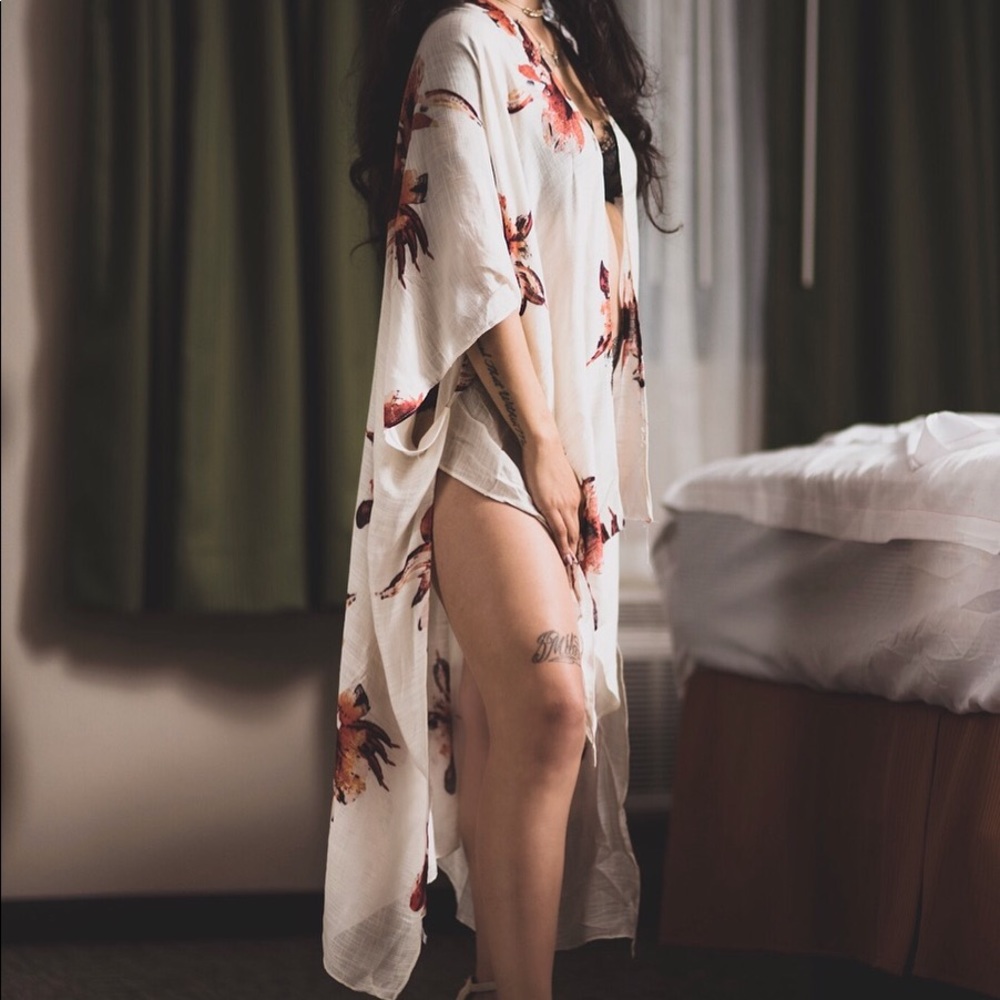 Linda Flor Kimono Beach Wrap - Picture 3 of 6
